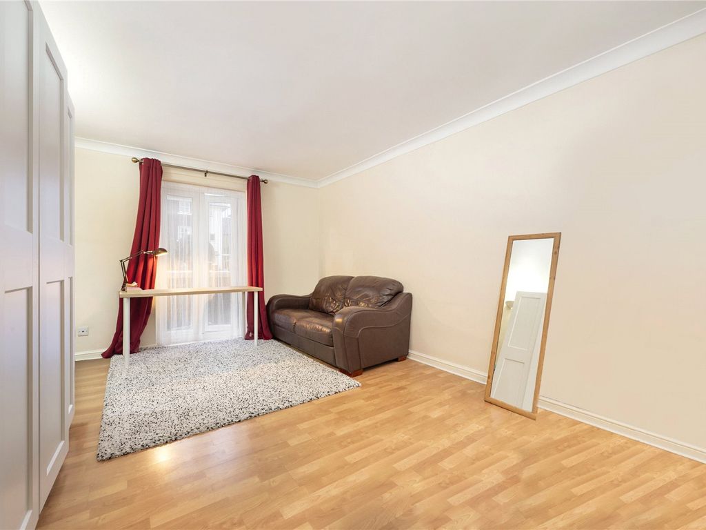 4 bed property to rent in Sextant Avenue, Cubitt Town E14, £5,200 pcm