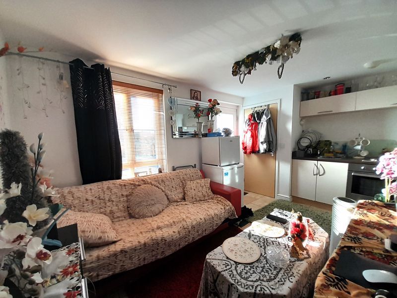 1 bed flat for sale in Maes Deri, Ewloe, Deeside CH5, £90,000