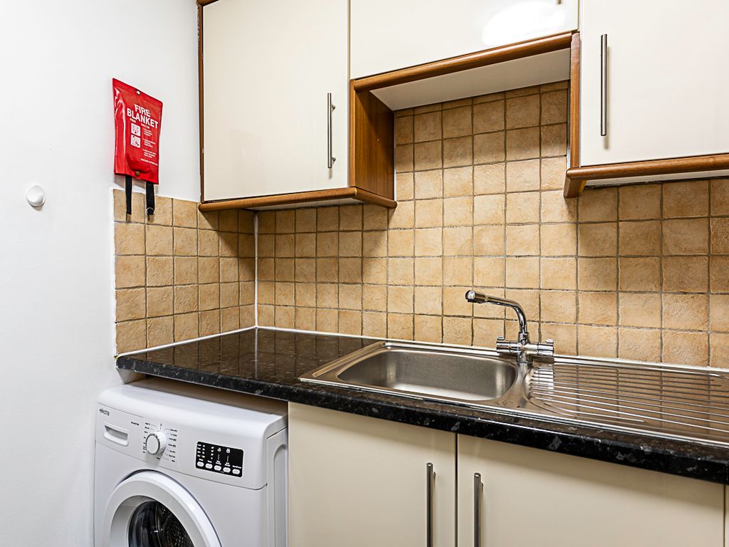 2 bed flat to rent in Flat, Hugenouot Court, Princelet Street, London, London E1, £3,500 pcm
