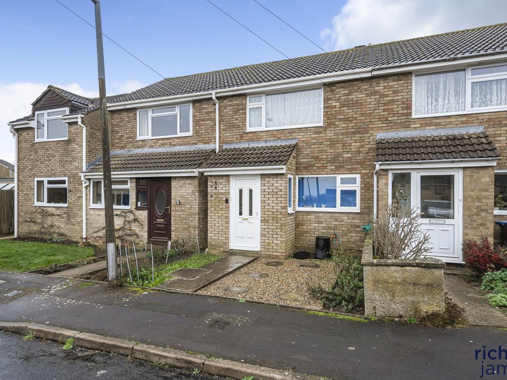 3 bed terraced house for sale in Masefield, Royal Wootton Bassett SN4, £240,000