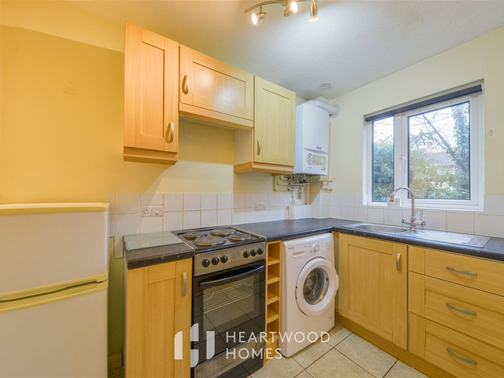 1 bed terraced house for sale in The Leys, St. Albans AL4, £280,000