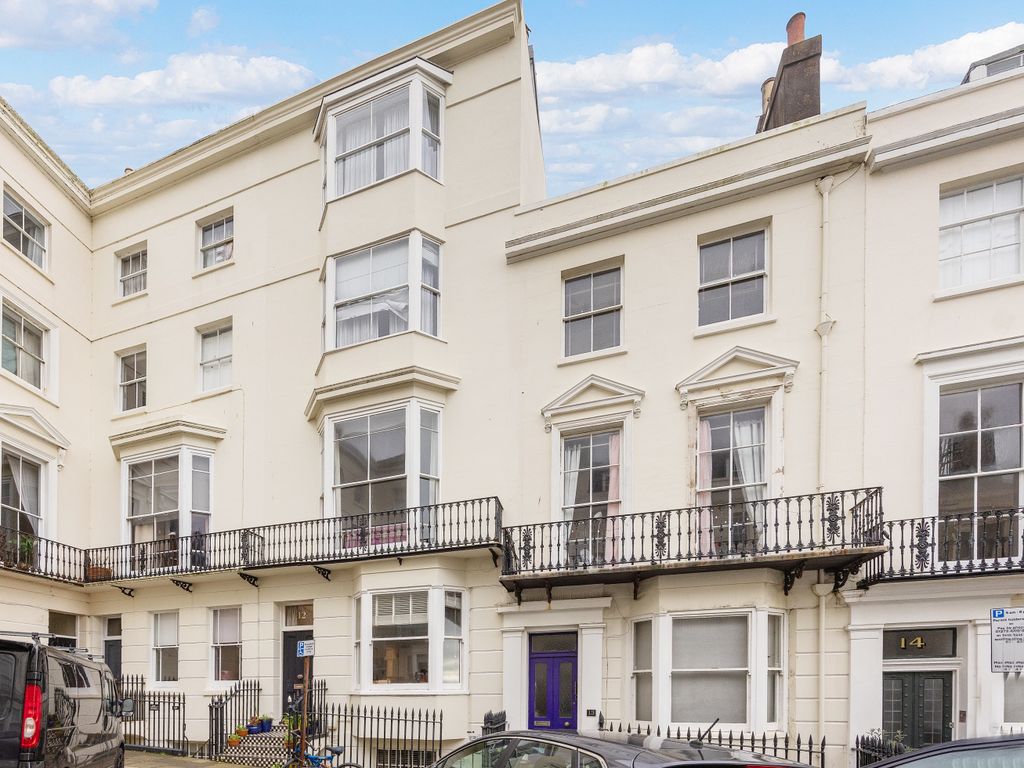2 bed flat for sale in Belgrave Place, Brighton BN2, £385,000