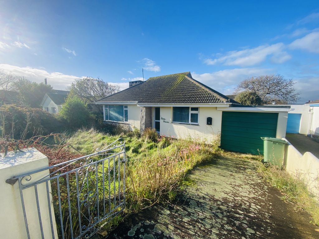 2 bed bungalow for sale in Orchard Way, Goldsithney TR20, £300,000