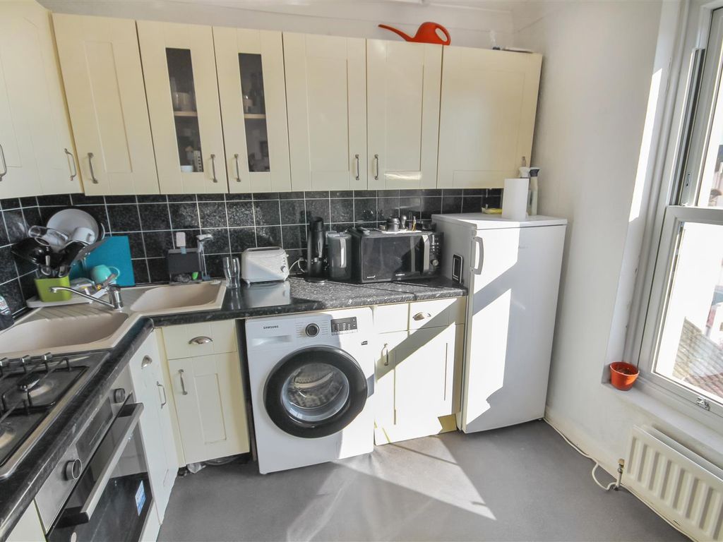 1 bed flat for sale in Clarendon Place, Kemp Town, Brighton BN2, £250,000