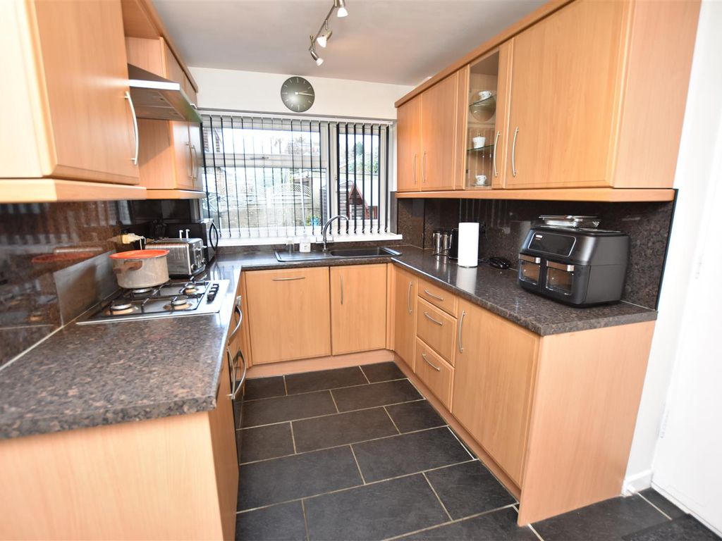 3 bed property for sale in Thornhill Way, Rogerstone, Newport NP10, £290,000