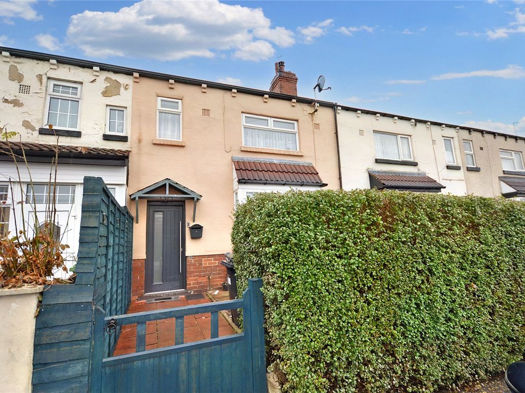 3 bed terraced house for sale in Beeston, Leeds LS11, £175,000