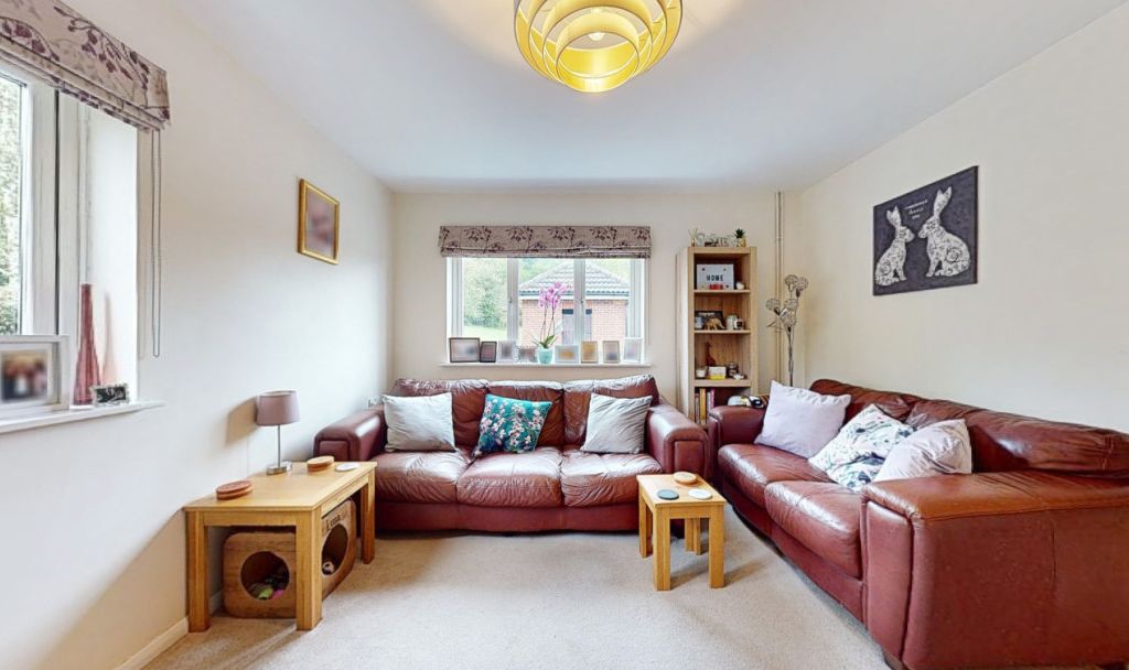 2 bed flat for sale in Pound Place, Binfield RG42, £142,500