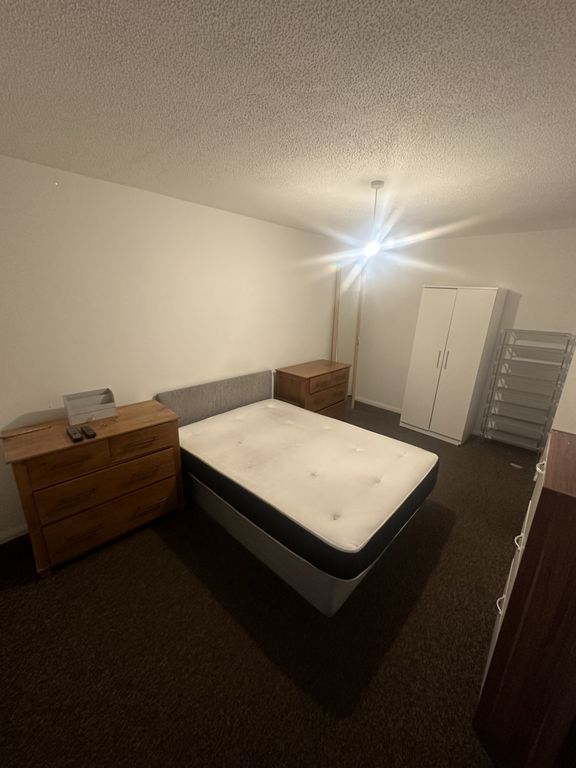 Room to rent in Pigott Street, London E14, £825 pcm