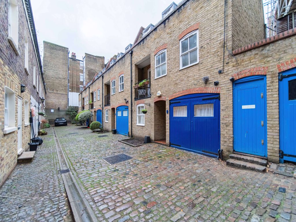 3 bed town house to rent in Rutland Mews, London NW8, £30,117 pcm