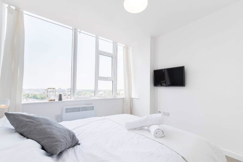 1 bed flat for sale in Christchurch Road, Bournemouth BH1, £90,000