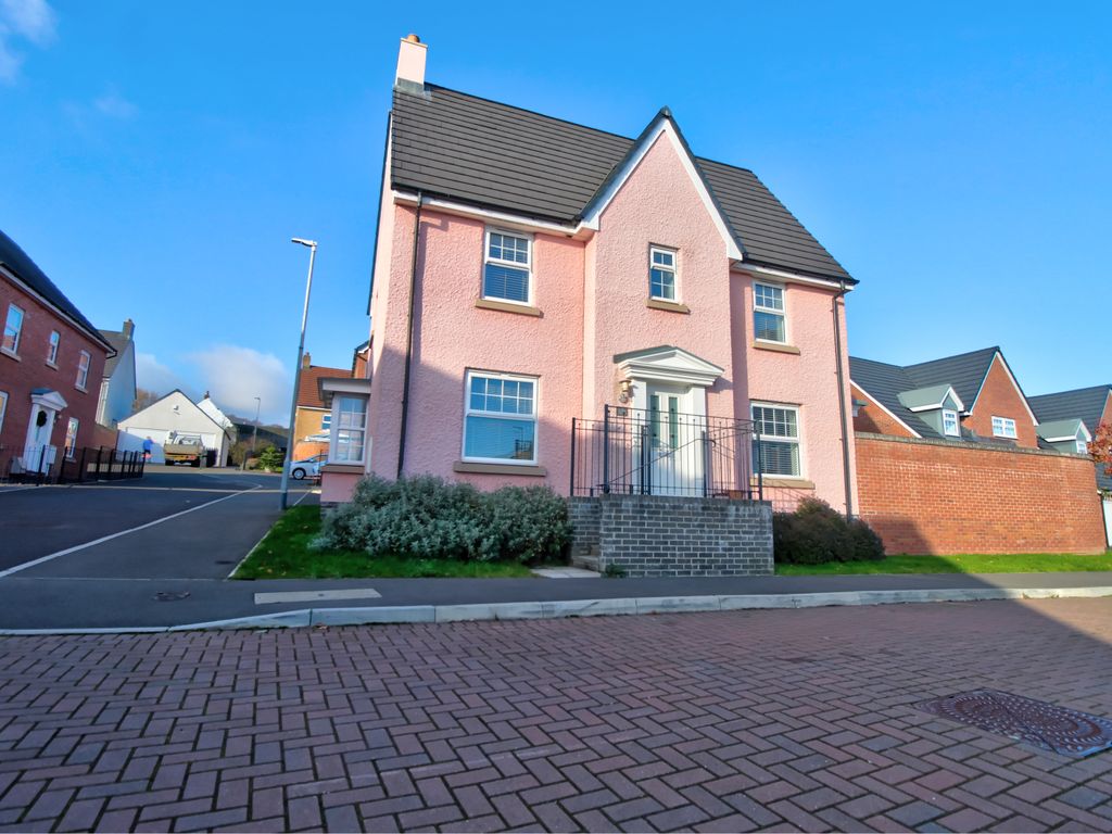 3 bed detached house for sale in Lle Eirlys, Pontrhydyrun, Cwmbran NP44, £340,000
