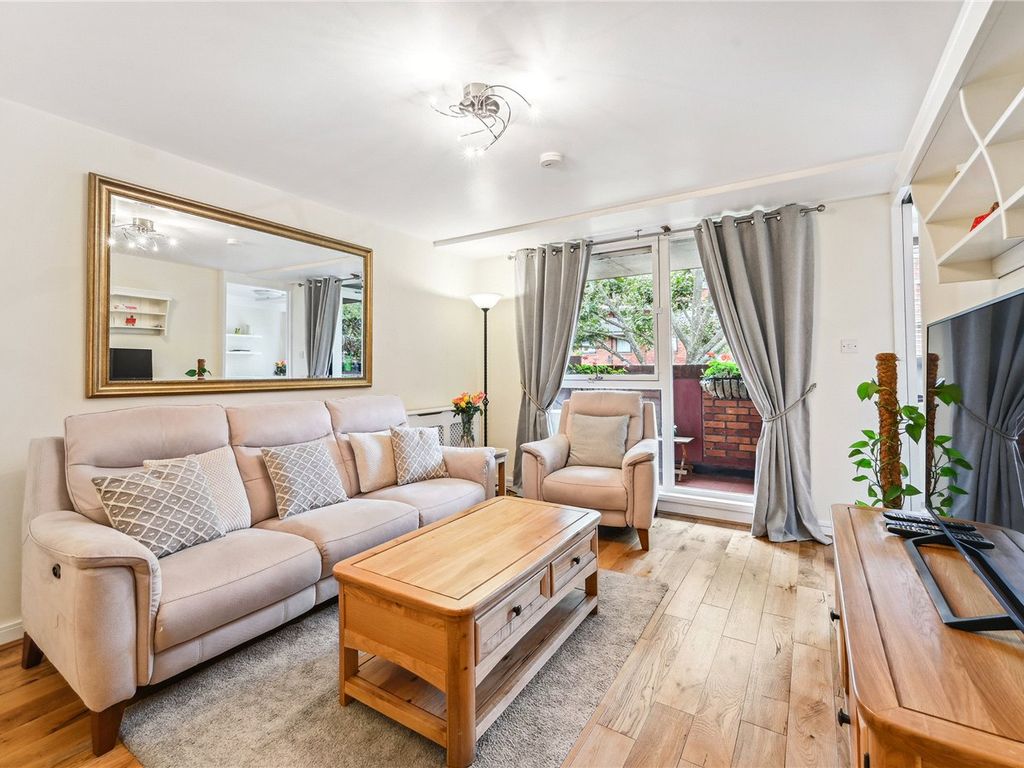2 bed maisonette for sale in Tachbrook Street, London SW1V, £650,000
