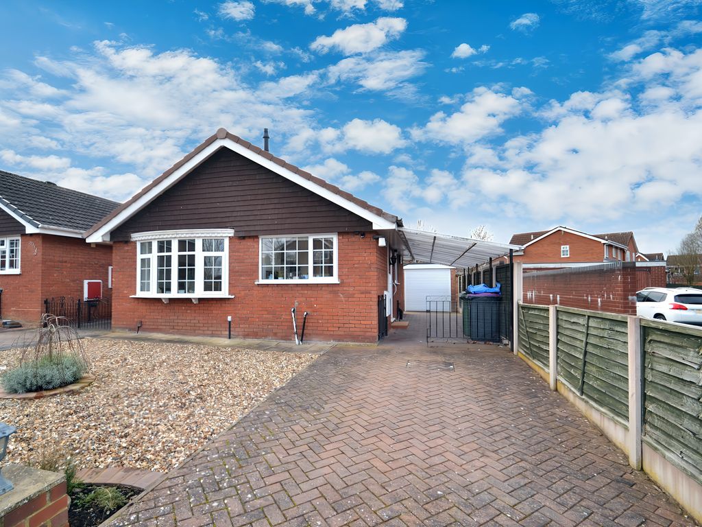 2 bed detached bungalow to rent in Aston Drive, Newport TF10, £850 pcm