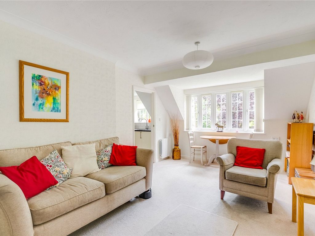 2 bed flat for sale in Welwyn Garden City, Hertfordshire, Welwyn Garden City, Hertfordshire AL8, £280,000