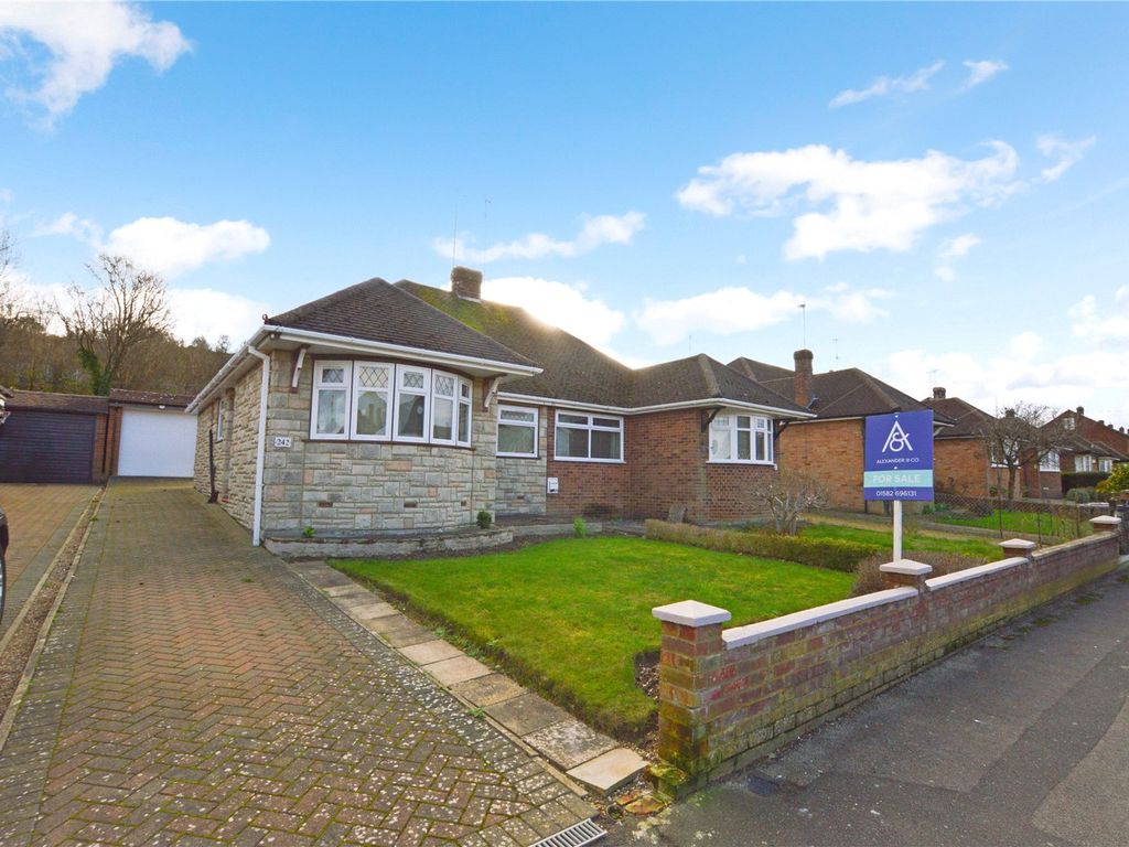 2 bed bungalow for sale in Jeans Way, Dunstable, Bedfordshire LU5, £360,000