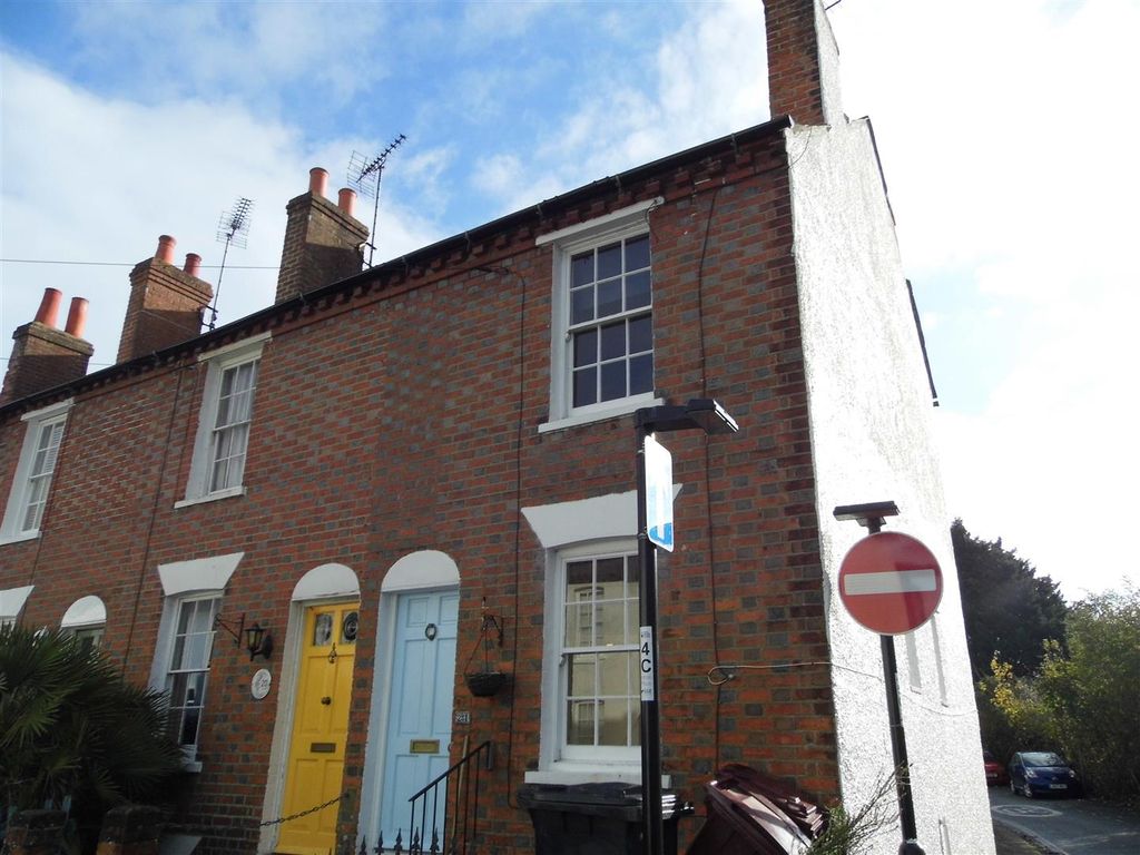 2 bed end terrace house to rent in Cavendish Street, Chichester PO19, £1,250 pcm