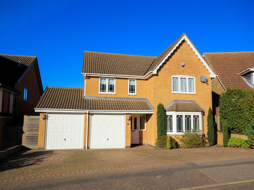 4 bed detached house for sale in Carmarthen Way, Rushden NN10, £425,000