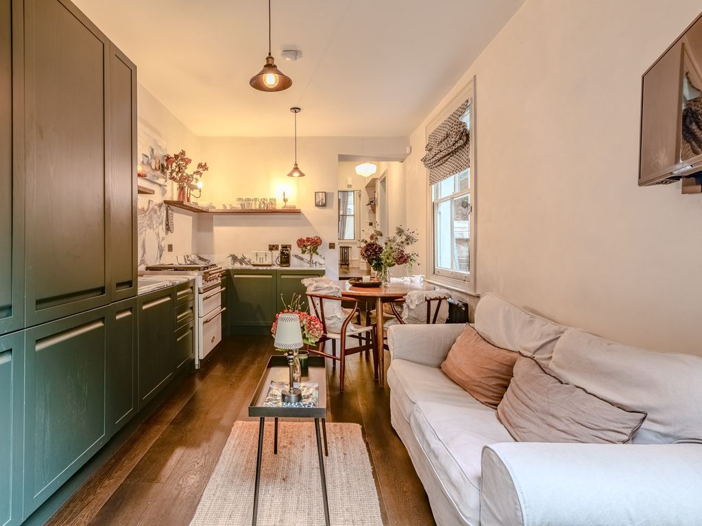 2 bed flat to rent in Westwick Gardens, Shepherds Bush, London W14, £4,120 pcm