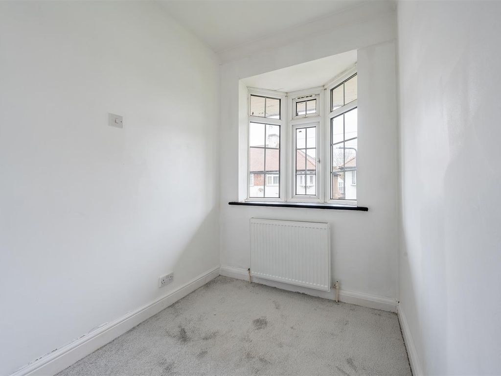 3 bed maisonette for sale in Kingsley Gardens, London E4, £345,000