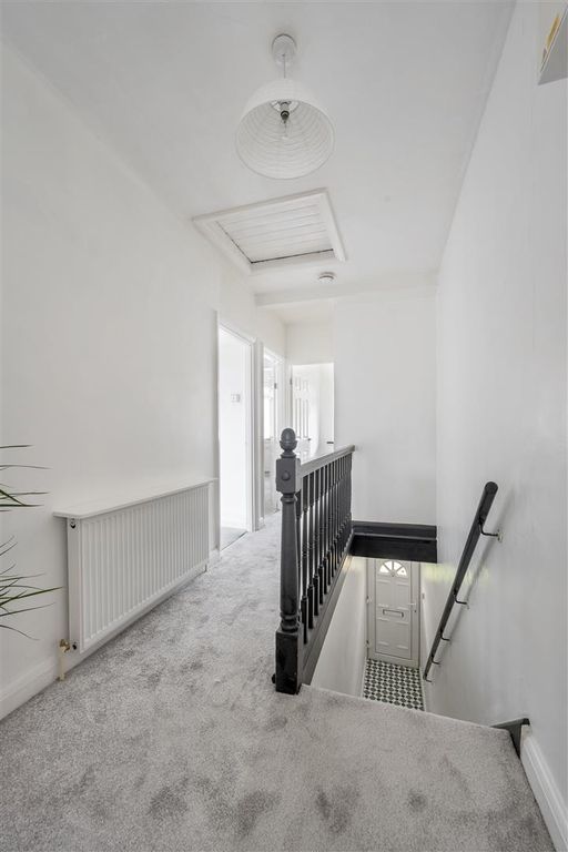 3 bed maisonette for sale in Kingsley Gardens, London E4, £345,000