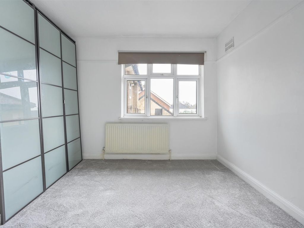 3 bed maisonette for sale in Kingsley Gardens, London E4, £345,000