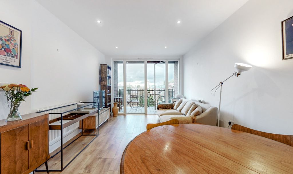 2 bed flat for sale in Lace House, Pamela Streeet, London E8, £288,000