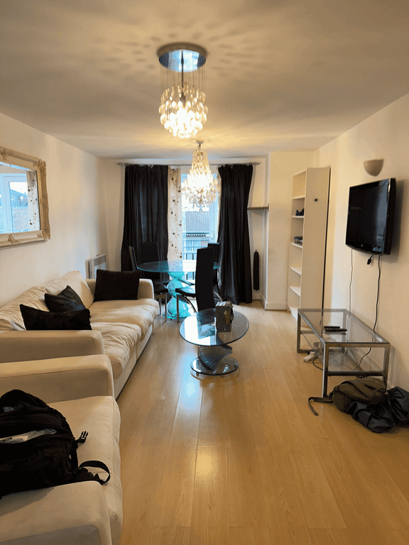Room to rent in Windmill Lane, London E15, £1,200 pcm