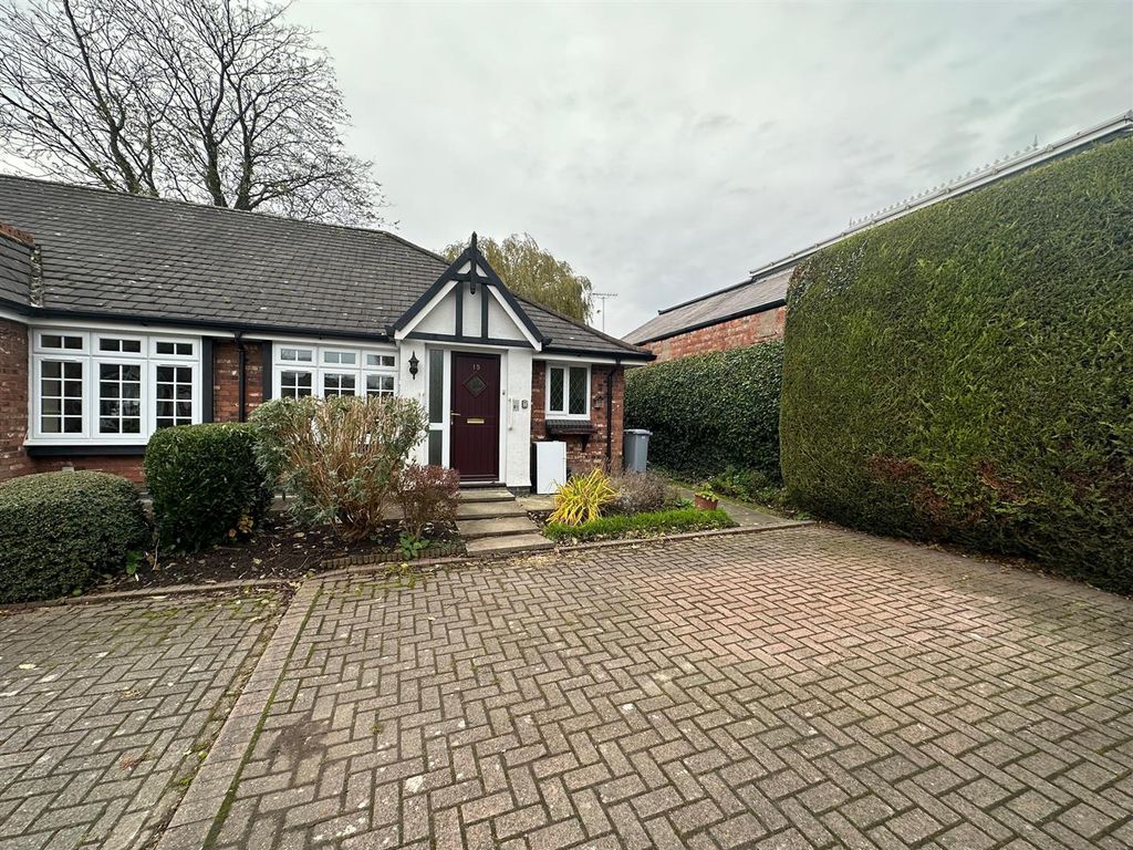 2 bed bungalow for sale in Yew Tree Drive, Nantwich, Cheshire CW5, £189,950