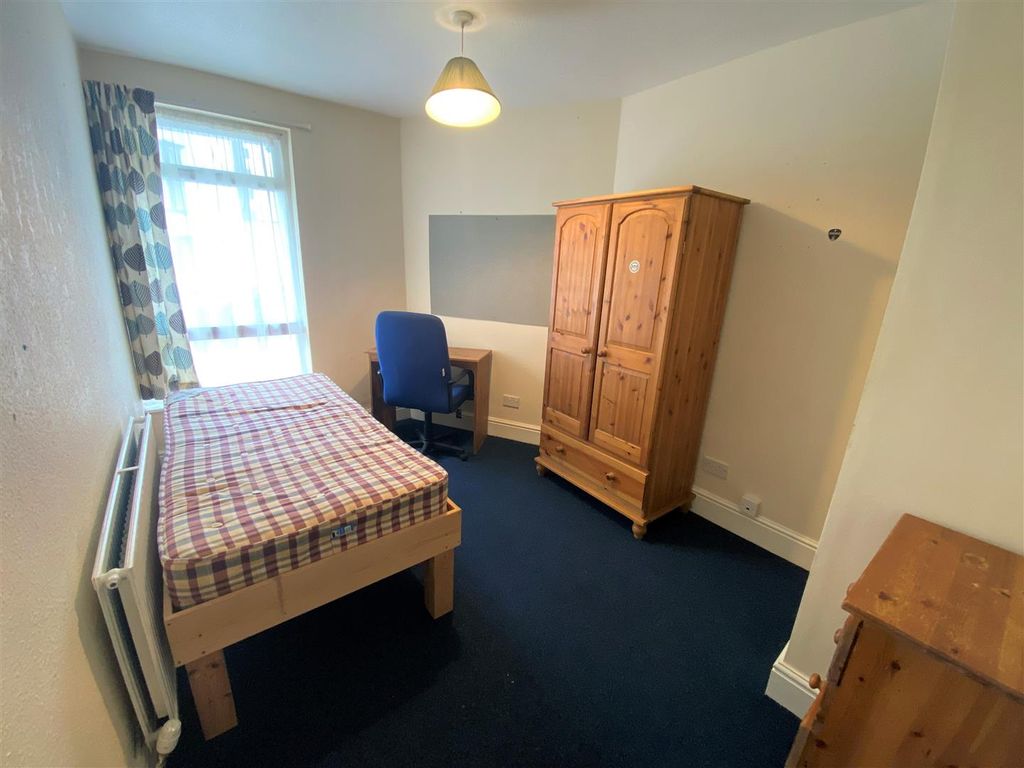 Room to rent in Portland Street, Aberystwyth SY23, £433 pcm