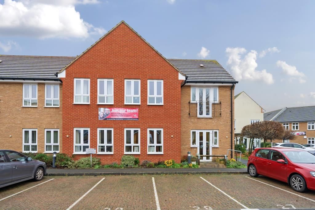 2 bed flat for sale in Bicester, Oxfordshire OX26, £160,000