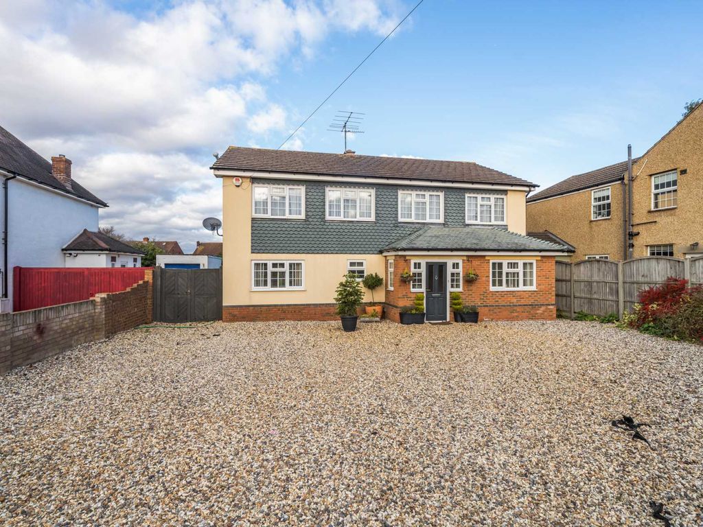 4 bed detached house for sale in Stagsden Road, Bromham MK43, £875,000