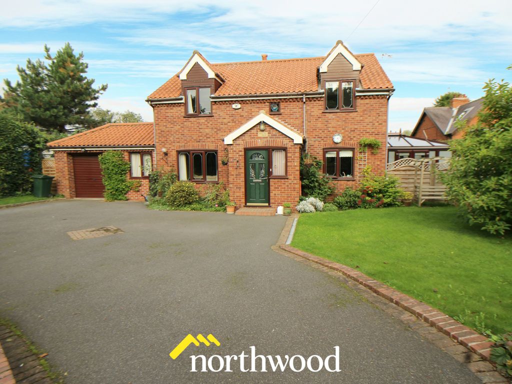 4 bed detached house for sale in South End, Thorne, Doncaster DN8, £350,000