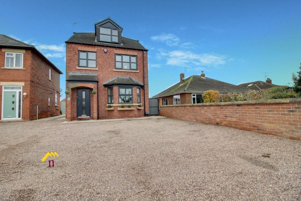 5 bed detached house for sale in Kirton Lane, Thorne DN8, £345,000