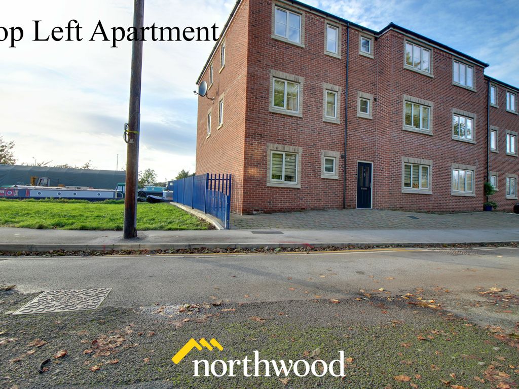 2 bed flat for sale in West Street, Thorne, Doncaster DN8, £139,995