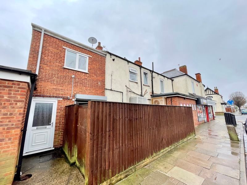 3 bed flat for sale in Brereton Avenue, Cleethorpes DN35, £40,000