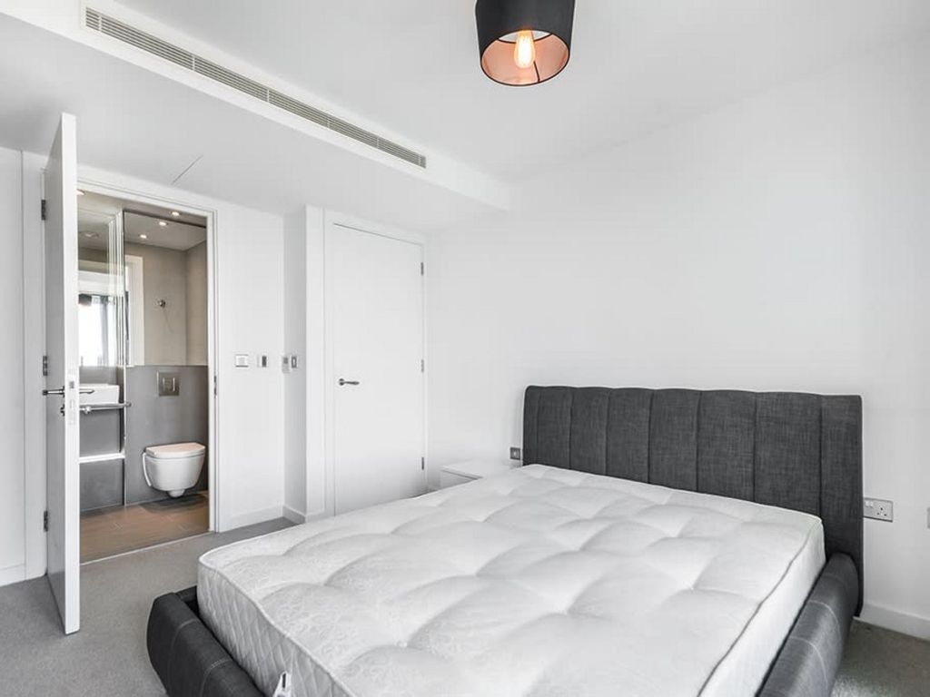 2 bed flat to rent in Avantgarde Tower, Shoreditch E1, £3,142 pcm