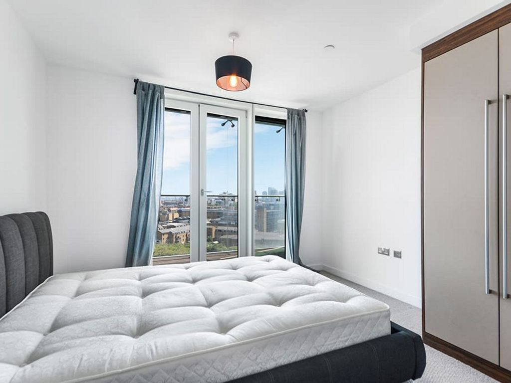 2 bed flat to rent in Avantgarde Tower, Shoreditch E1, £3,142 pcm
