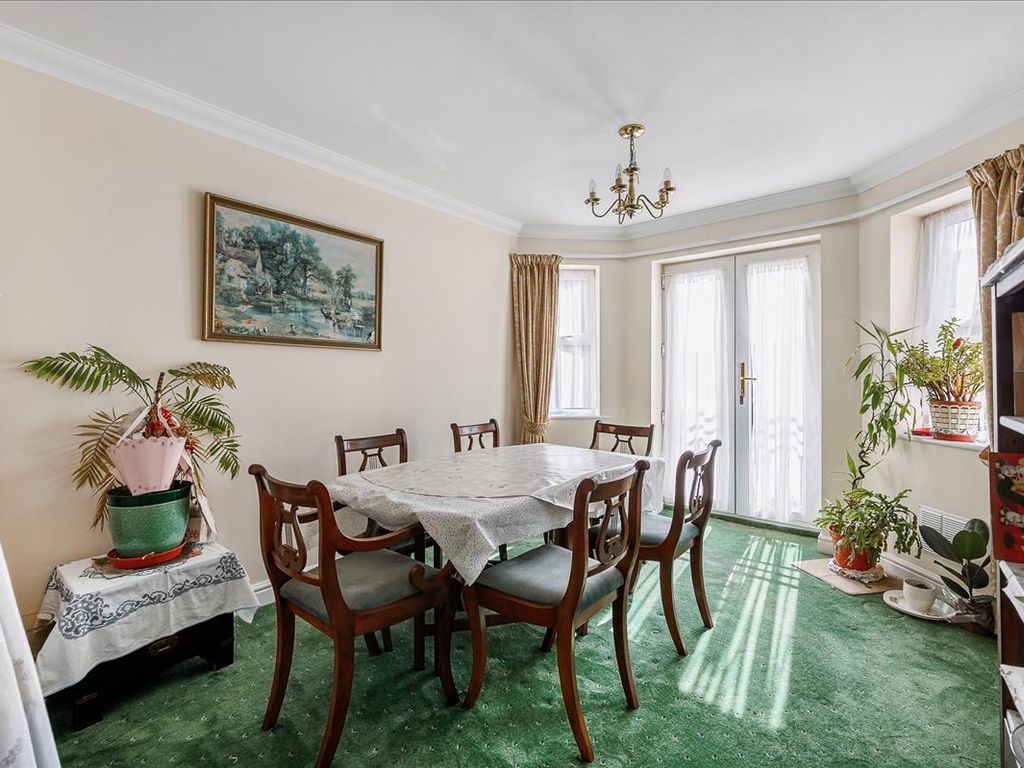2 bed flat for sale in The Vale, Acton W3, £350,000