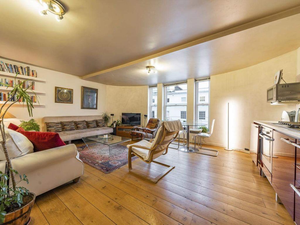 2 bed flat for sale in Westbourne Terrace, London W2, £800,000