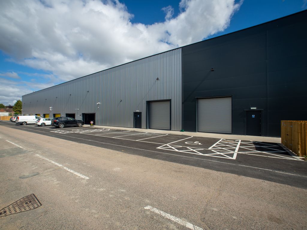 Warehouse to let in Unit D Millars Business Park, Fishponds Close, Wokingham RG41, £30,000 pa