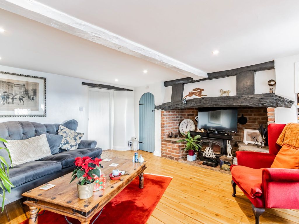 3 bed terraced house for sale in Horns Row, Hempton NR21, £200,000