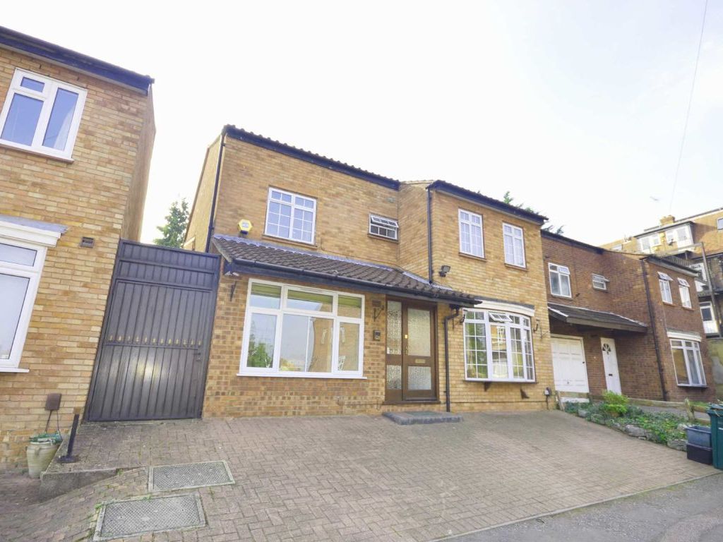 5 bed detached house to rent in Water Brook Lane, Brent Green, London NW4, £4,000 pcm