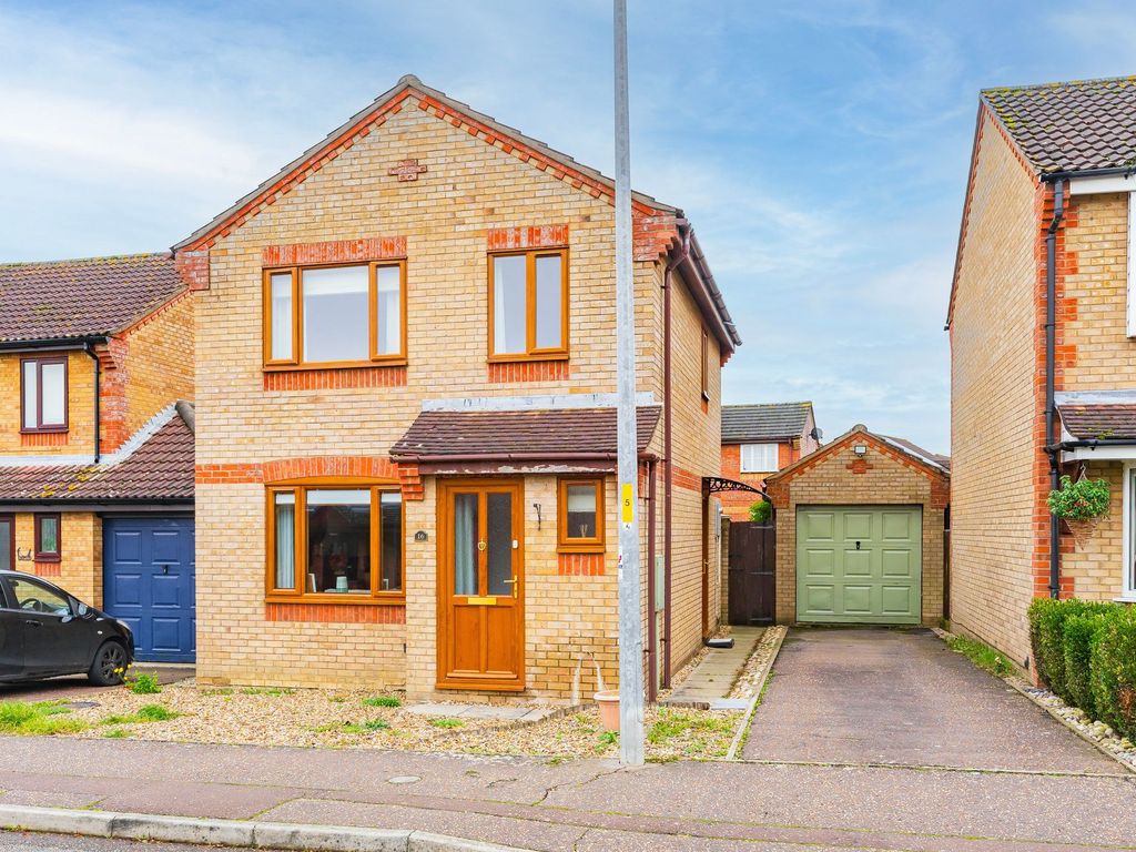 3 bed detached house for sale in St. Nicholas Close, Long Stratton NR15, £250,000