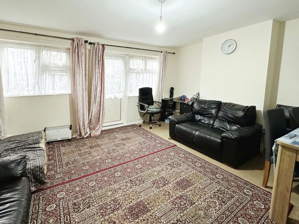 3 bed terraced house for sale in Beaconsfield Road, London E16, £360,000