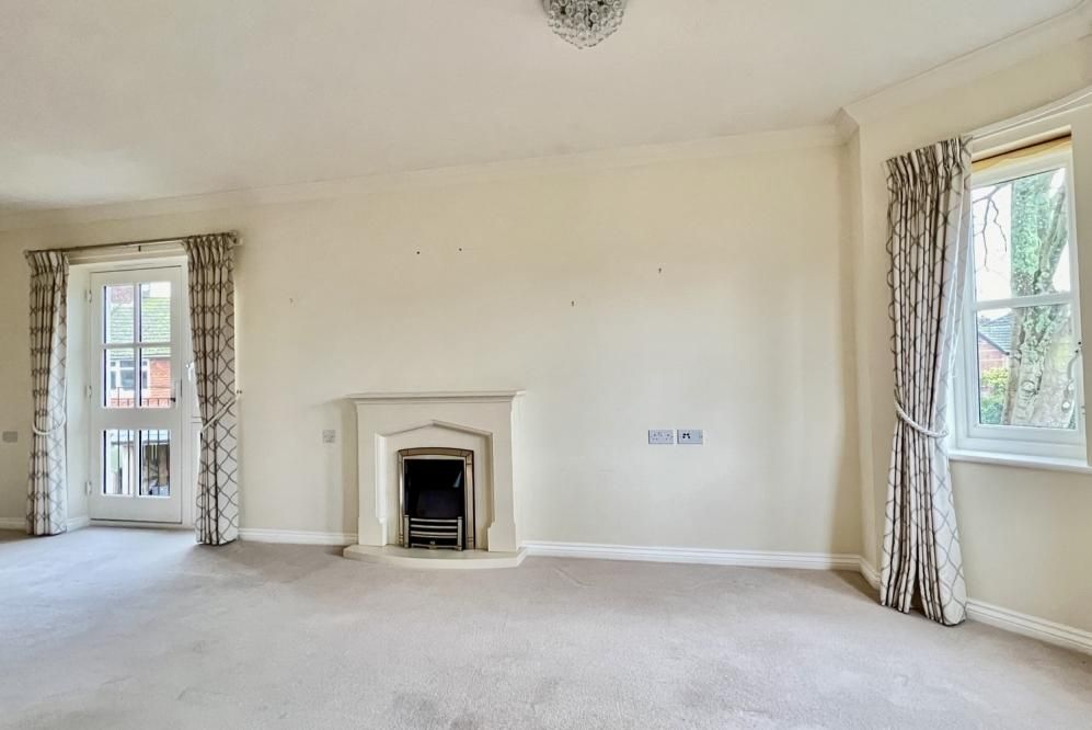 1 bed flat for sale in Christchurch Road, Ringwood BH24, £225,000