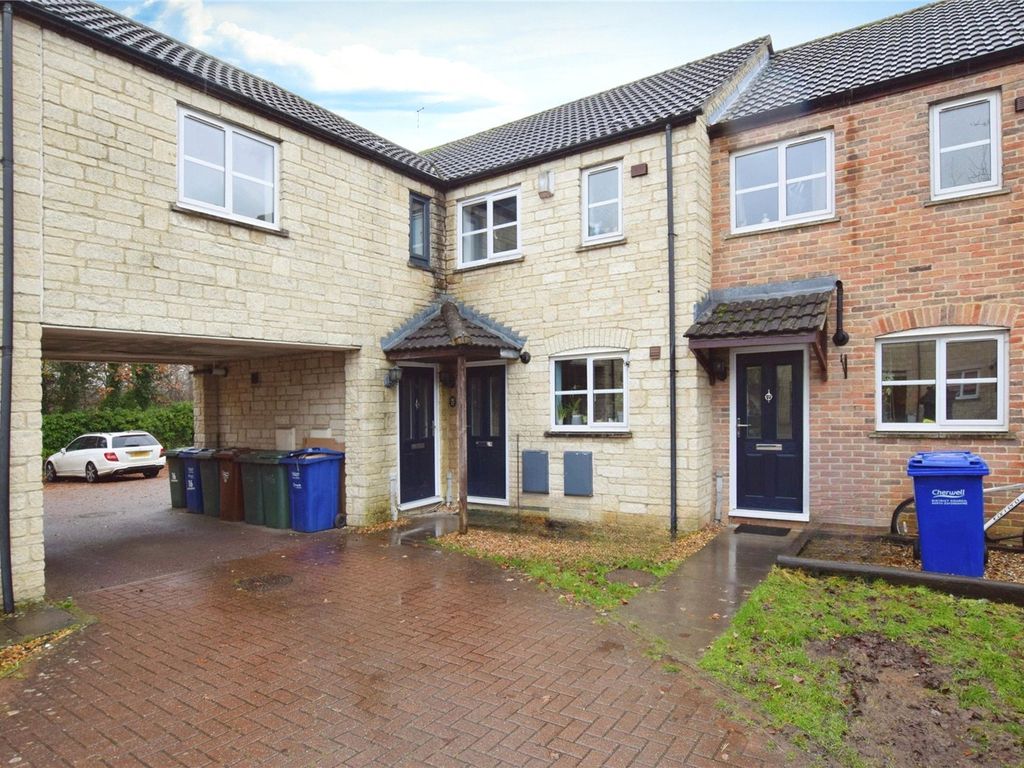 2 bed terraced house to rent in The Bramblings, Bicester, Oxfordshire OX26, £1,200 pcm