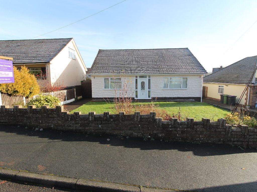 2 bed bungalow to rent in Lodge Road, St. Georges, Telford TF2, £995 pcm