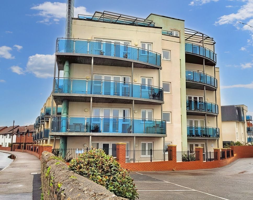 2 bed flat for sale in Middleton Court, Picton Avenue, Porthcawl CF36, £340,000