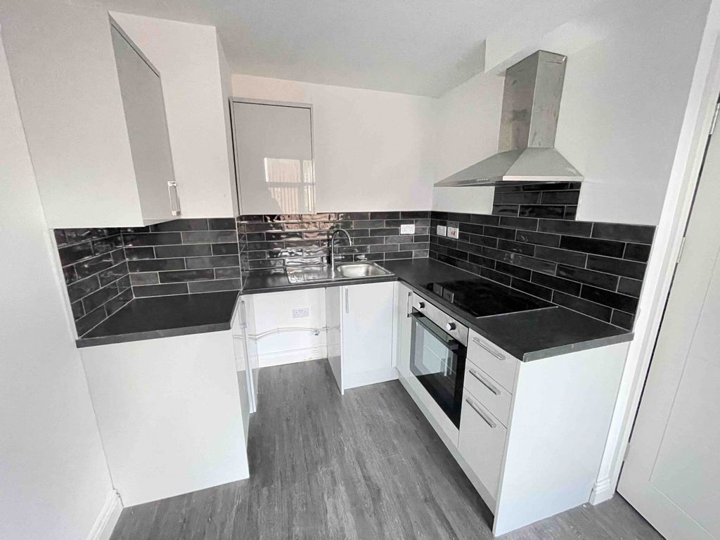 2 bed flat to rent in Uppingham Road, Leicester LE5, £950 pcm