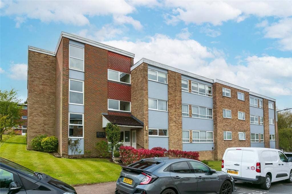 2 bed flat to rent in Lower Tub, Bushey, Hertfordshire WD23, £1,675 pcm
